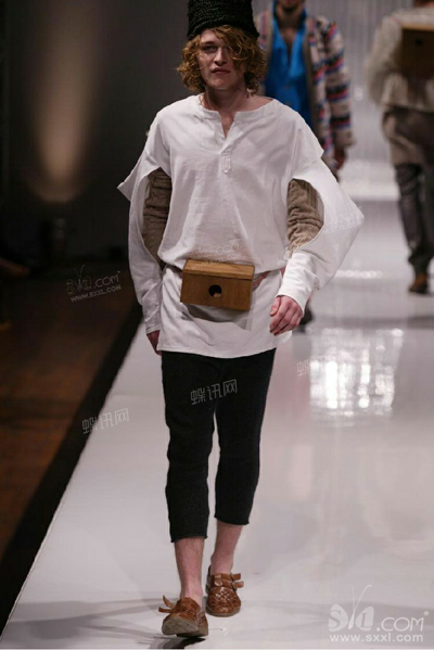 拼贴在10-11秋冬服装设计中的运用3.jpg